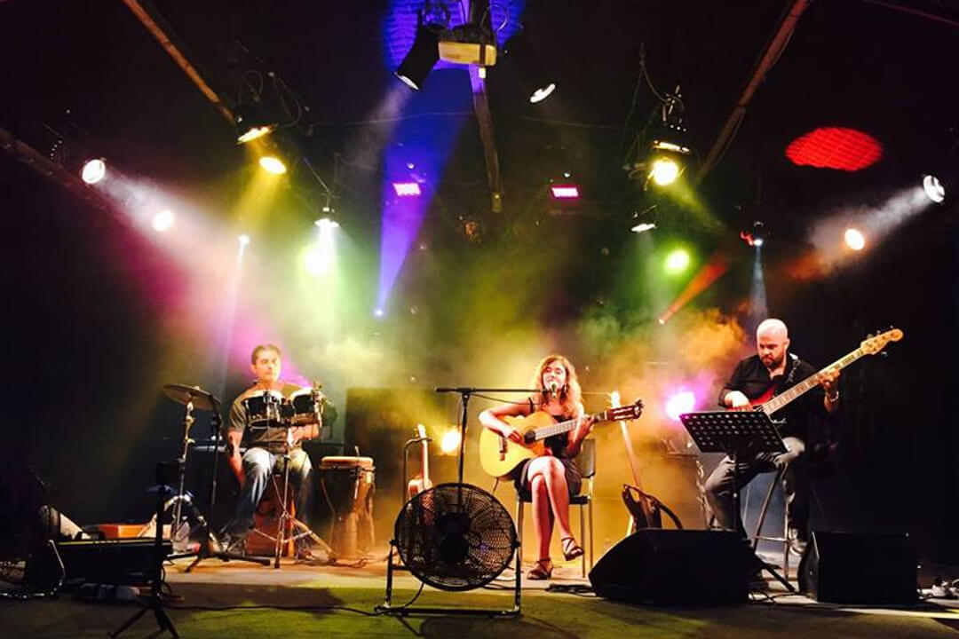 Concerti in tutta Italia. Canzoni proprie e cover.